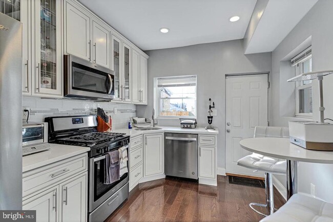 Photo - 2653 Jasper St