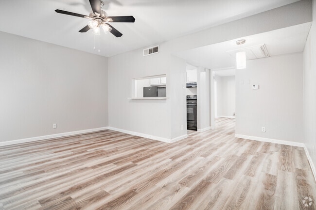 1BR, 1BA - 595SF - Living Room