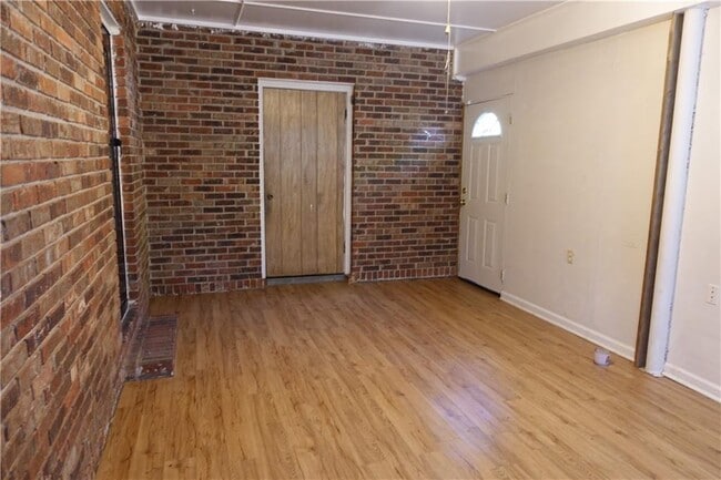 Photo - 186 Zelma St SW