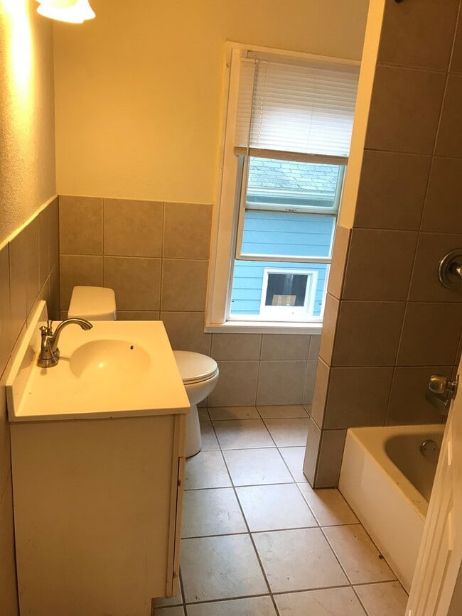 Photo - Single Family Home - LAUNDRY INCLUDED! HUGE YARD!