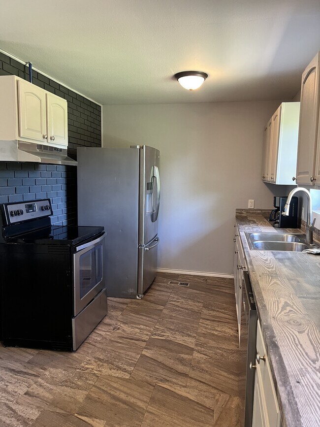 Photo - 1305 N College Ave