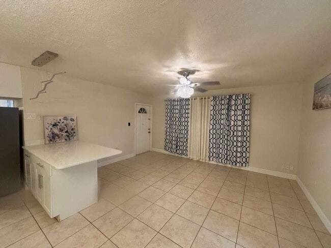 Photo - 21882 Haines Ave