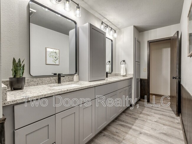 Photo - 1908 E Willow Creek Terrace