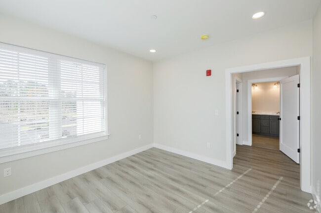 2 BR, 2 BA-1,032SF