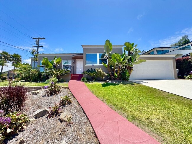 Building Photo - 3bd/1ba OB Home with OCEAN VIEWS! Hardwood floors, fenced yard, garage, laundry!
