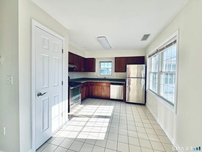 Photo - 46 Fairgate Dr