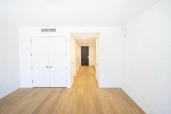 Photo - Spacious Studio Available Now!