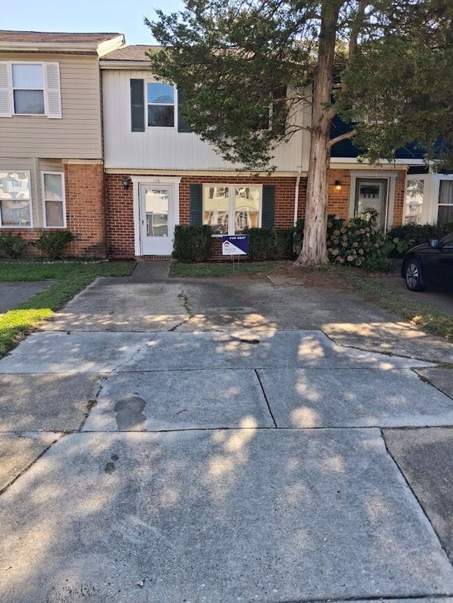 Photo - Charming 3BR Townhouse with Fenced Backyard and Community Pool