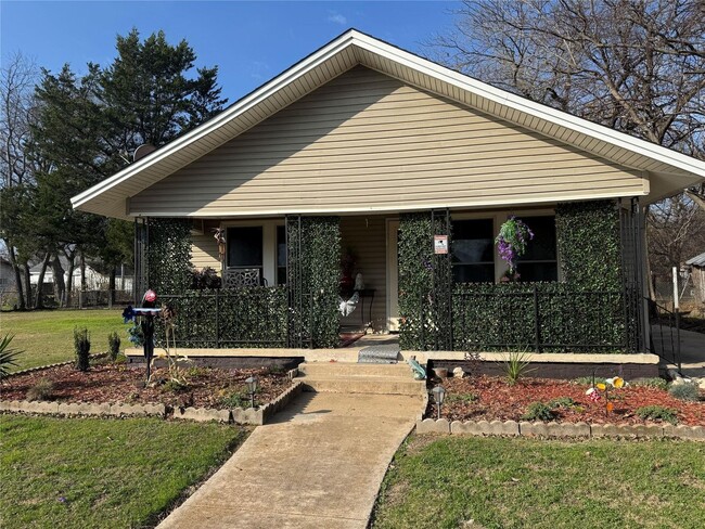 Building Photo - Three Bedroom For Rent $950/Month Rental