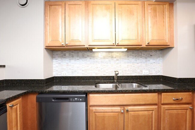 Photo - 4334 N Hazel St Unit 305