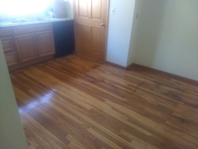Building Photo - 8 Chauncey St Unit 2 Family - 2nd Floor Rental
