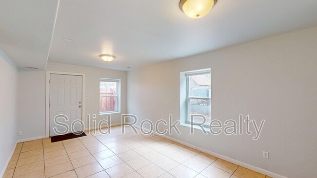 Photo - 712 E 3rd St Unit 1