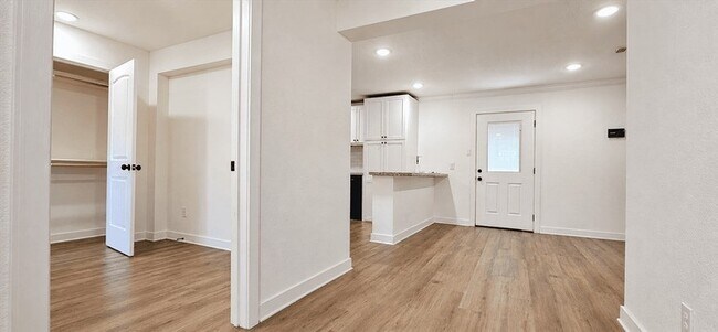 Photo - 2102 Margaret St
