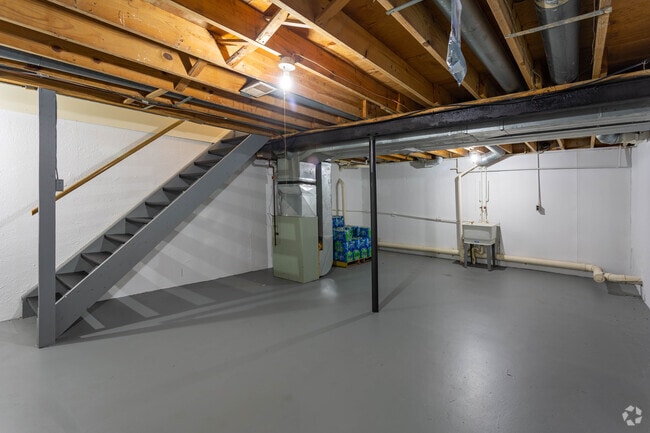 2 BR, 1.5 BA - 1200 SF