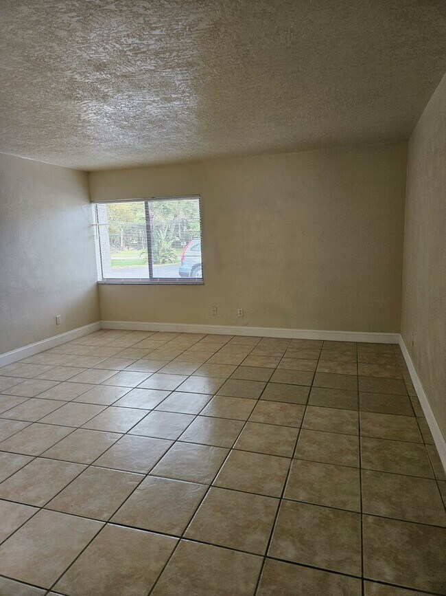 Photo - 1 BEDROOM 1 BATH NEWLY RENOVATED CONDO Unidad 102