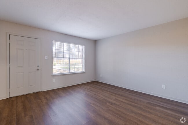 2BR, 1BA - 816SF - Living Room