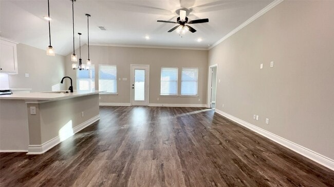 Photo - 805 Tippit Ln