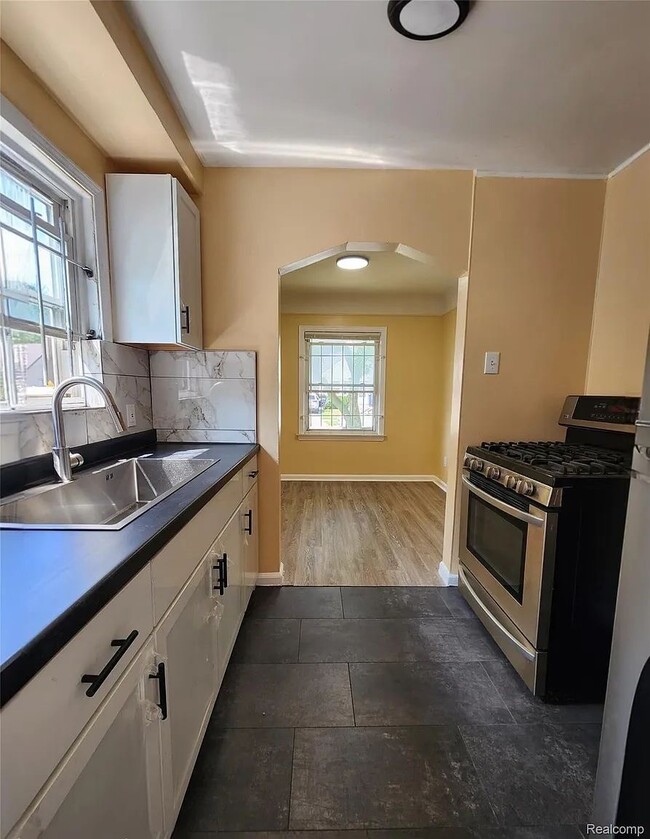 Photo - 19948 Moenart St House