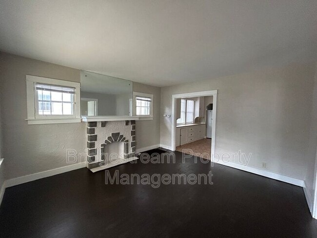 Photo - 37 W Melford Ave