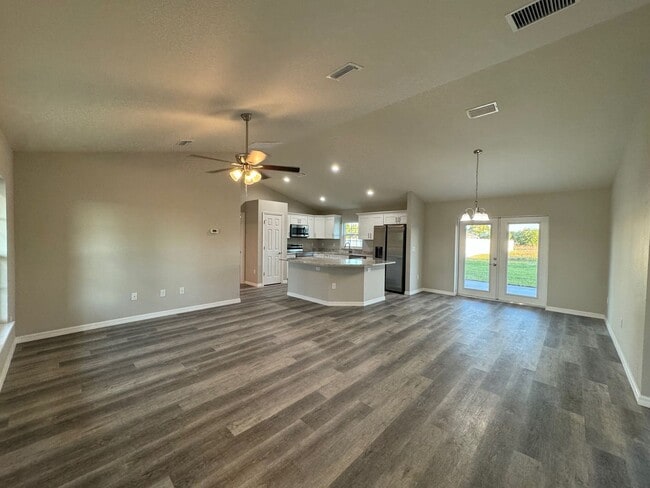 Photo - Desirable Silver Springs Shores - 3/2/2 **Won't Last**