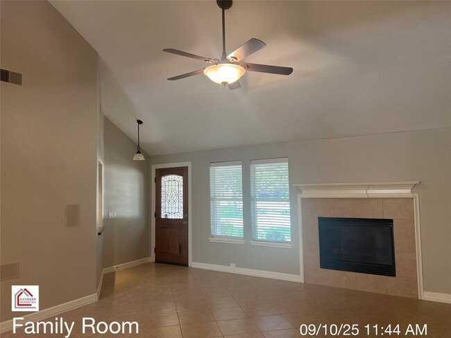 Photo - 903 Sugarfield Ct