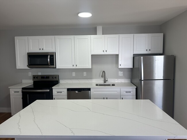 Building Photo - 18 Wall St Unit 1 Rental