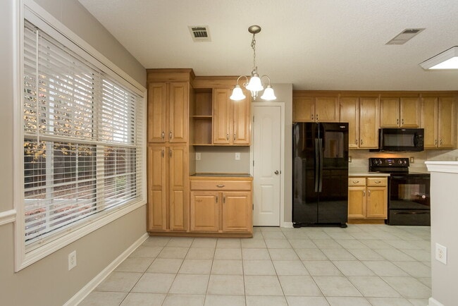 Photo - 3028 Lincoln Log Way