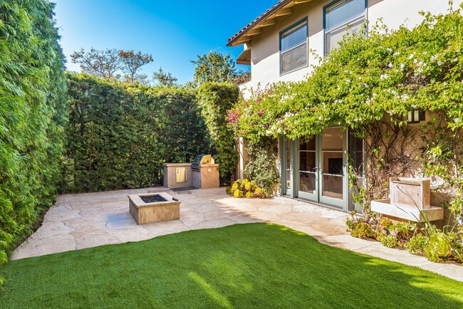 Montecito Condo! 2 bedroom+1 bath w/ 2-car... - Montecito Condo! 2 bedroom+1 bath w/ 2-car...