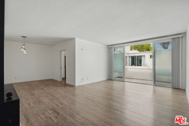 Building Photo - 930 3rd St Unit 303 Rental