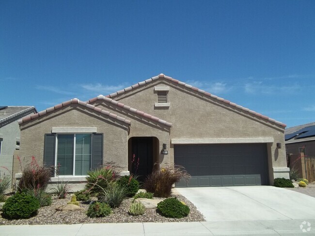 Building Photo - Stunning Fully furnished home 3 bed 2.5 ba...