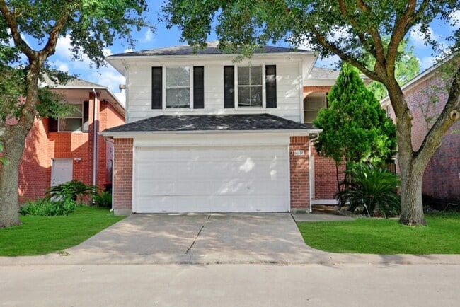Building Photo - 8016 Golf Green Cir