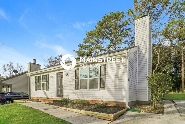2 Bedroom Pet-Friendly Home in Charlotte, NC with Main Street Renewal