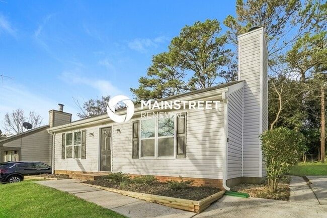 Photo - 2 Bedroom Pet-Friendly Home in Charlotte, NC with Main Street Renewal