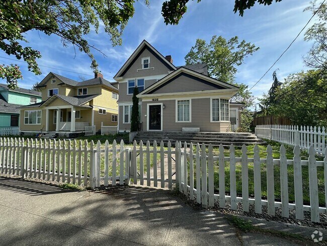 Building Photo - L992 Unit 01 Rental