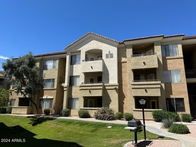 Building Photo - 18416 N Cave Creek Rd Unit Apt 2027