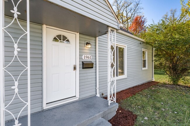 Photo - 1961 Dartmouth Ave