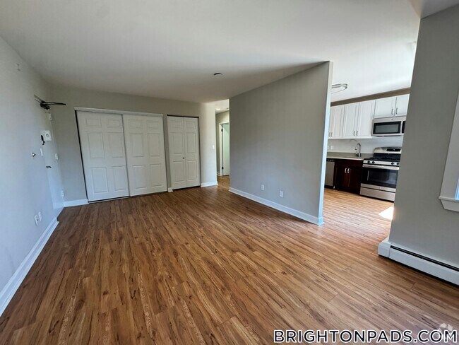 Building Photo - 9 Bronsdon St Rental