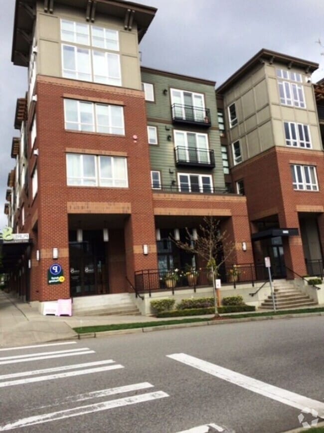 Building Photo - Bright Top-Floor Condo in the Heart of the...