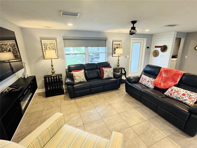 Photo - 6841 Roxbury Dr