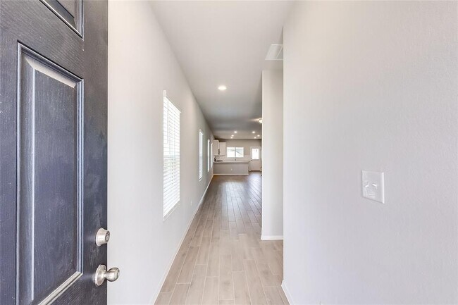 Photo - 205 Tall Grass Dr