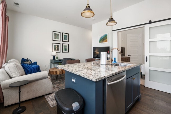 Photo - 1087 N High St Unidad ID1257778P