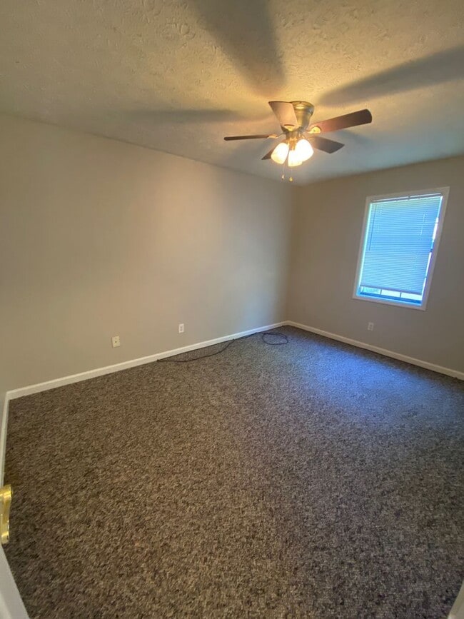Photo - 146a College St SE