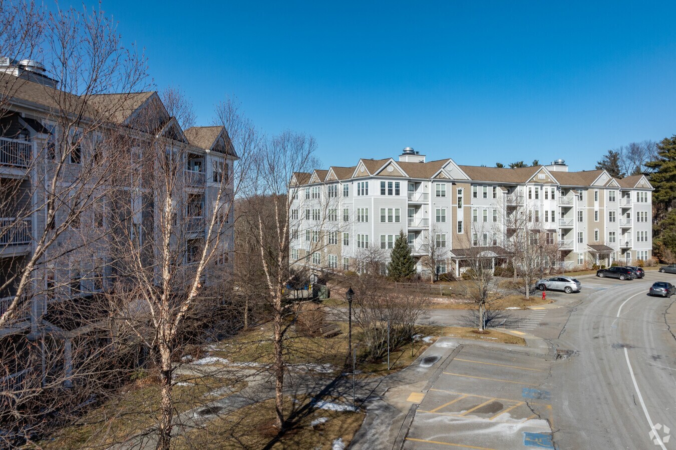 Edificio alternativo - South Natick Hills