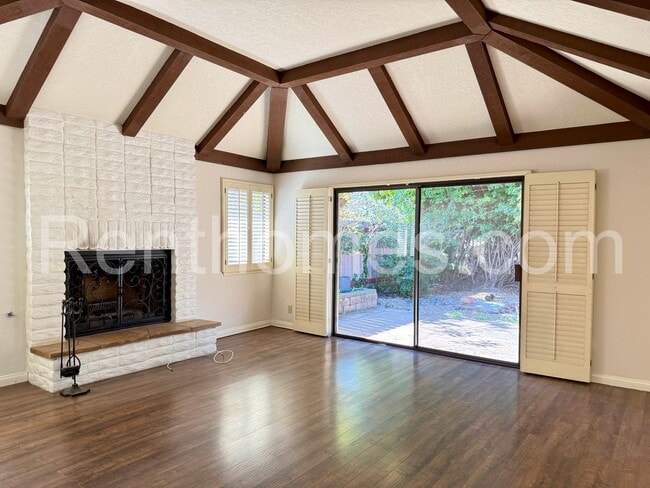 Photo - 2822 Mesa Dr