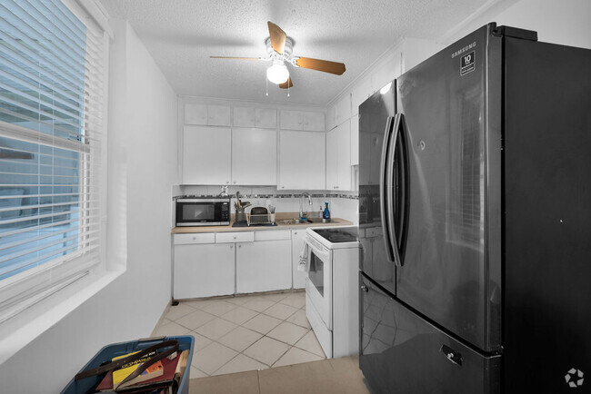 Building Photo - 2419 Coolidge St Rental