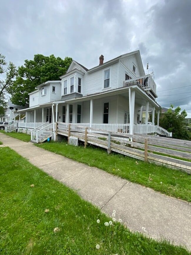 Photo - 56 Amm St Unit Lower Apartment