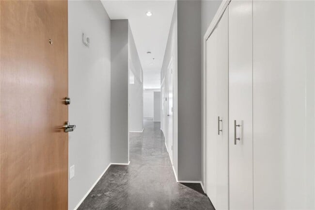 Photo - 560 Dutch Valley Rd NE Unit 2210