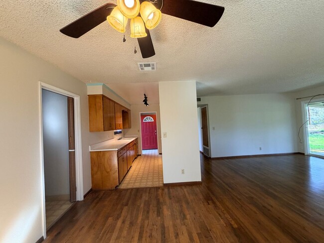 Photo - Just listed! Well maintained home in great location!