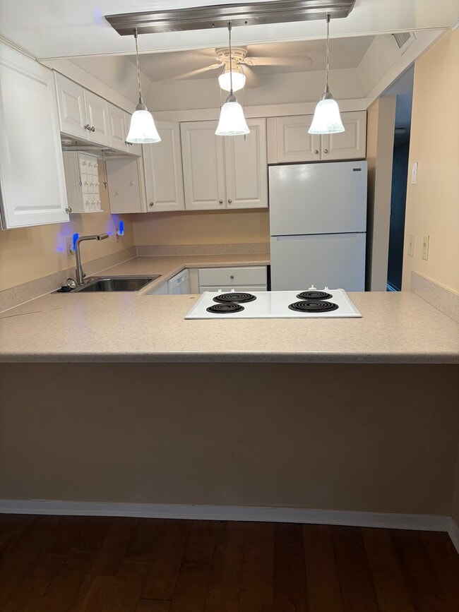 Photo - 6617 Poplar Ave Unit 6617 Poplar Ave #3