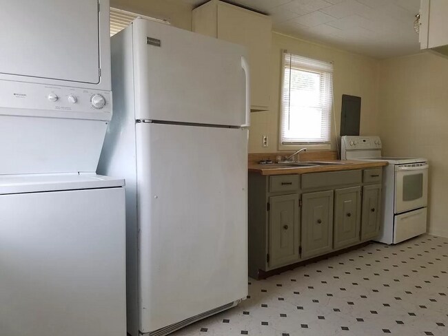 Photo - Two Bedroom House With Spacious Yard On Whipple Drive